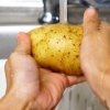 Förbereda potatis på grillen