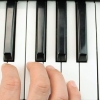 Kortjakje är alltid sjuk när han spelar piano