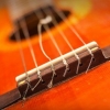 Byta ut strängarna på en klassisk gitarr