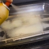 Göra en tårta med kakmix utan ägg och olja