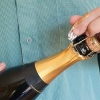 Öppna en champagneflaska