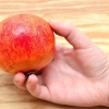 Äter ett granatäpple