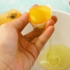 Att göra en hårmask med ägg och olivolja