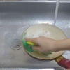 Rengöring av en panna med non-stick beläggning