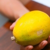 Köp en mogen papaya