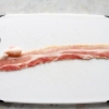 Att göra korvar inslagna i bacon