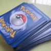 Spela med pokemon-kort