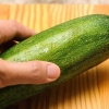 Att göra zucchinipasta