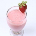 Göra en jordgubbsmilkshake