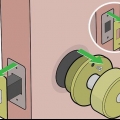 Installera ett dörrhandtag