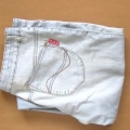 Att göra shorts av jeans