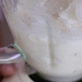 Göra glass med mjölk i en mixer