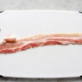 Att göra korvar inslagna i bacon