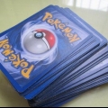 Spela med pokemon-kort