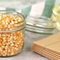 Gör popcorn