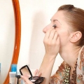 Applicera flytande eyeliner