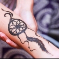 Ta hand om en hennatatuering