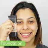 Applicera concealer och foundation
