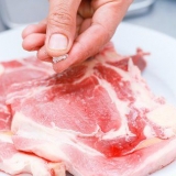 Kontrollera om en biff är tillagad med fingertestet