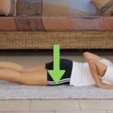 Utföra yoga cobra pose