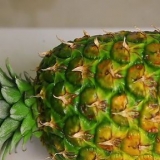 Skär en ananas