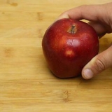 Skär ett äpple i skivor