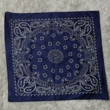 Knyter en bandana
