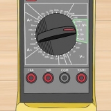 Använda en digital multimeter