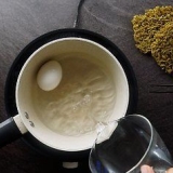 Tillsätt ett ägg till ramen