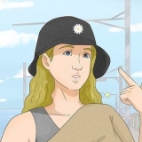 Bär en bucket hat
