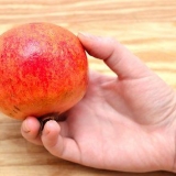 Äter ett granatäpple
