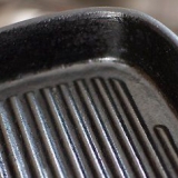 Använda en grillpanna