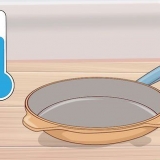 Rengöring av en le creuset-panna