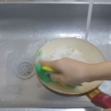 Rengöring av en panna med non-stick beläggning