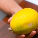 Köp en mogen papaya