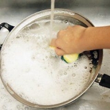 Bränna en panna av rostfritt stål