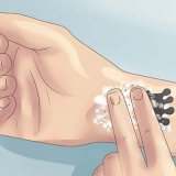 Ta bort en tatuering med salt