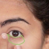 Applicera eyeliner på din vattenlinje