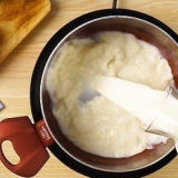 Att göra grekisk yoghurt