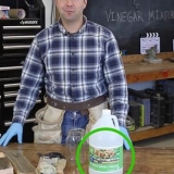Få trä att se äldre ut med vinäger och stålull