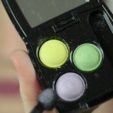 Använder colour correcting concealer