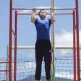 Gör pull ups för nybörjare