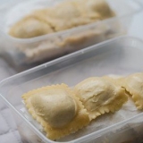 Förbereder ravioli