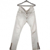 Iklädd skinny jeans