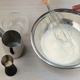 Göra vispad gräddglasyr