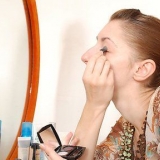Applicera flytande eyeliner