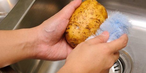 Koka potatis i en tryckkokare