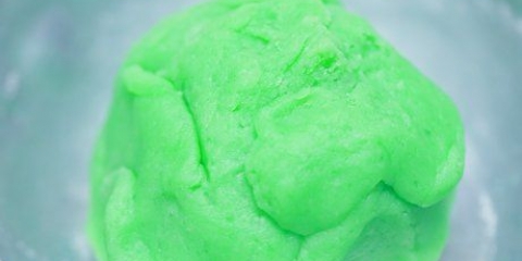 Gör torr play doh slät igen