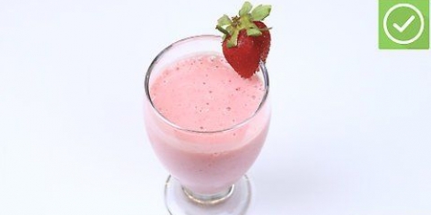Göra en jordgubbsmilkshake