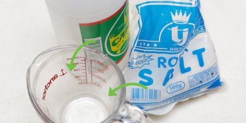 Täppa till ett avlopp med salt och vinäger